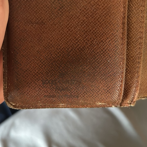 Louis Vuitton Bi-Fold Wallet with Coin Pouch - Picture 6 of 7